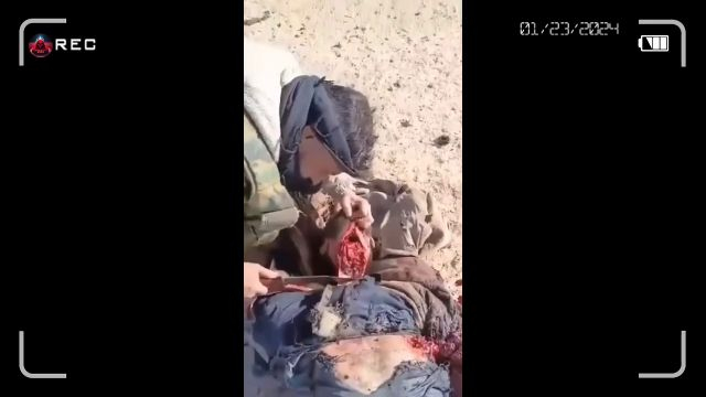 Iraqi Troops Behead  Alleged  ISIS Member