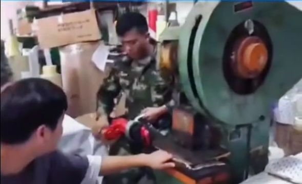 The Mechanical Press Flattened The Worker's Fingers