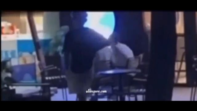During Dinner In A Restaurant, A Man's Hand Was Cut Off
