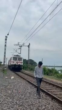 Pajeet Fucked By Train