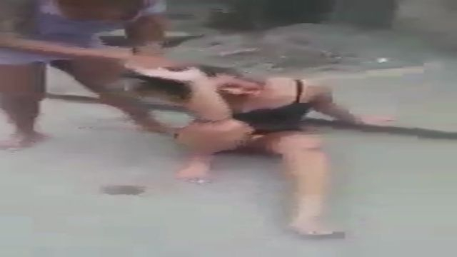Woman Severely Beats Her Rival
