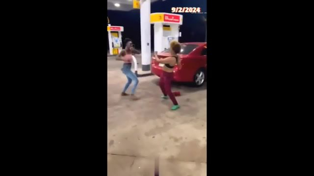 Massive Fight Between Women At A Gas Station