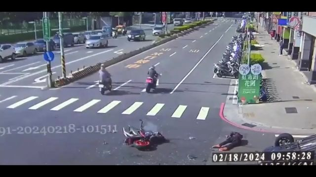 A Motorcyclist Died After Crashing Into A Car Turning Illegally