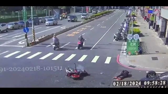 A Motorcyclist Died After Crashing Into A Car Turning Illegally