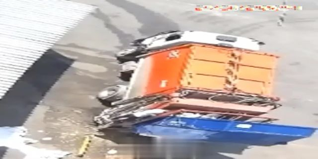The Driver Of A Garbage Truck Died While Loading Garbage