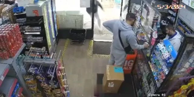 In England A Man Brutally Attacked A Man In The Shop With A Hammer