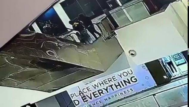 A 1.5-Year-old Child Fell From The 3rd Floor Of A Mall Center. The Child Died
