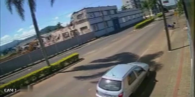 Pedestrians And A Car Miraculously Dodged The Debris Of A Collapsed House