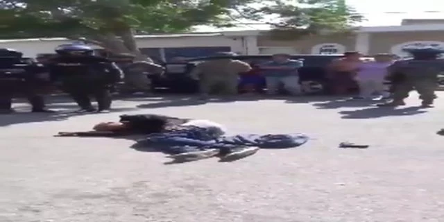 The Police Rescued A Captured Thief From The Massacre Of An Angry Crowd