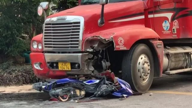 Two Dudes On A Motorcycle Rammed A Huge Truck. Both Died