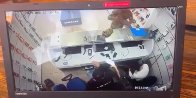 The Dude Shot An Employee Of A Mobile Phone Store And Then Committed Suicide