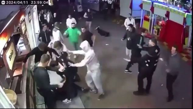 In France A Bunch Of Thieves Get A Damn Good Hiding From The Locals. A Couple Of Haymakers Really Hit The Mark