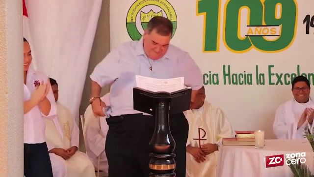 The Mayor Of A Colombian City Lost His Pants Right During A Speech