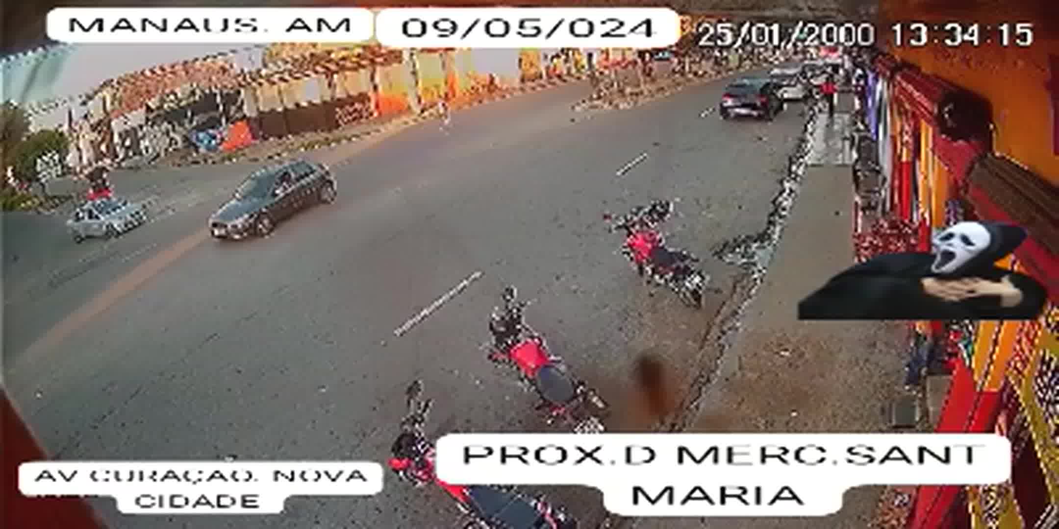 The Motorcyclist Fell To Pieces Flying Under The Bus