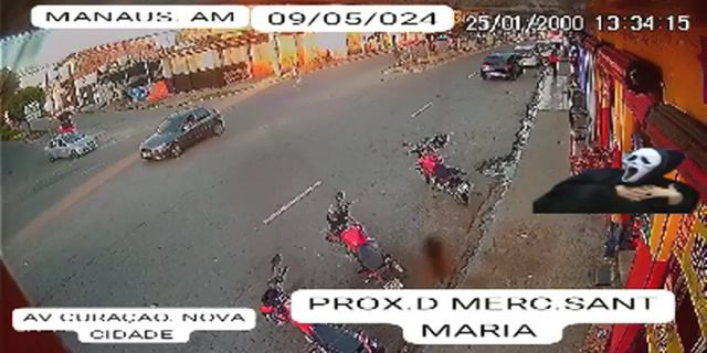 The Motorcyclist Fell To Pieces Flying Under The Bus