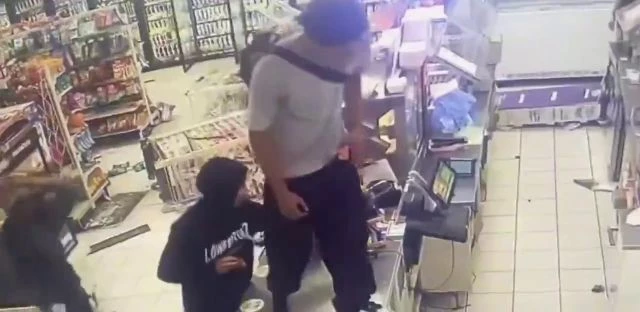 Dozens Of People Loot And Destroy A 7-Eleven In LosAngeles On Friday Night