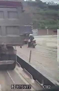 A Motorcyclist Stopped Too Close To A Truck - This Was His Last Mistake